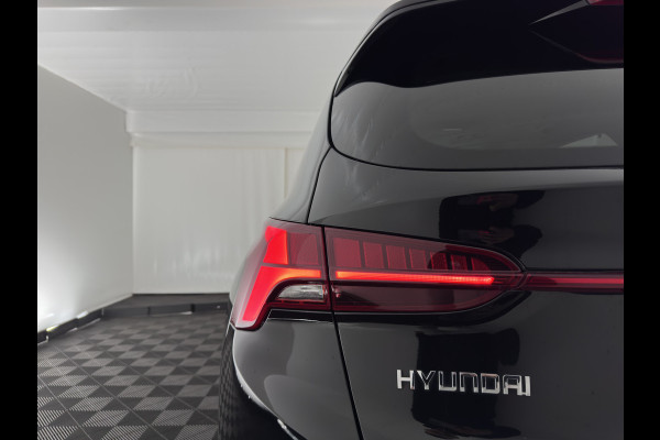 Hyundai Santa Fe 1.6 T-GDI PHEV Premium (Plug-in) (INCL-BTW) *HEAD-UP | LEATHER | FULL-LED | ADAPTIVE-CRUISE | TOP-VIEW | BLINDSPOT | MEMORY-PACK | DIGI-COCKPIT | SHIFTPADDLES | PRIVACYGLASS | NAVI-FULLMAP | 19''ALU | TOWBAR*