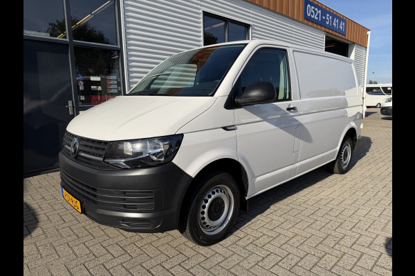 Volkswagen Transporter 2.0 TDI 115pk L1H1 Comfortline / euro 6 / bpm vrij / vaste prijs rijklaar € 11.950 ex btw / lease vanaf € 201 / airco / apple carplay / android auto / trekhaak / achteruit rijcamera !