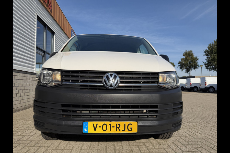 Volkswagen Transporter 2.0 TDI 115pk L1H1 Comfortline / euro 6 / bpm vrij / vaste prijs rijklaar € 11.950 ex btw / lease vanaf € 201 / airco / apple carplay / android auto / trekhaak / achteruit rijcamera !