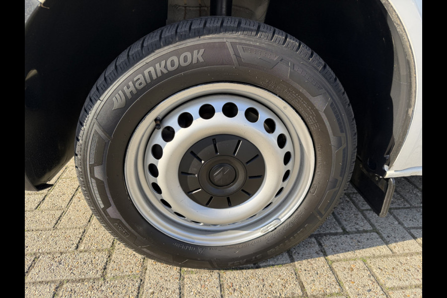 Volkswagen Transporter 2.0 TDI 115pk L1H1 Comfortline / euro 6 / bpm vrij / vaste prijs rijklaar € 11.950 ex btw / lease vanaf € 201 / airco / apple carplay / android auto / trekhaak / achteruit rijcamera !