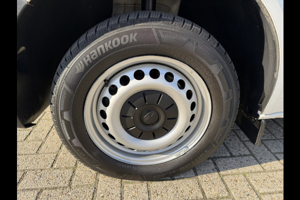 Volkswagen Transporter 2.0 TDI 115pk L1H1 Comfortline / euro 6 / bpm vrij / vaste prijs rijklaar € 11.950 ex btw / lease vanaf € 201 / airco / apple carplay / android auto / trekhaak / achteruit rijcamera !