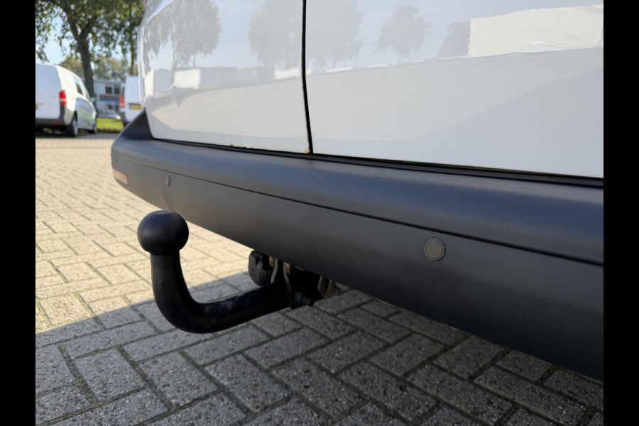 Volkswagen Transporter 2.0 TDI 115pk L1H1 Comfortline / euro 6 / bpm vrij / vaste prijs rijklaar € 11.950 ex btw / lease vanaf € 201 / airco / apple carplay / android auto / trekhaak / achteruit rijcamera !