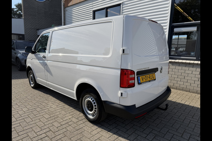 Volkswagen Transporter 2.0 TDI 115pk L1H1 Comfortline / euro 6 / bpm vrij / vaste prijs rijklaar € 11.950 ex btw / lease vanaf € 201 / airco / apple carplay / android auto / trekhaak / achteruit rijcamera !