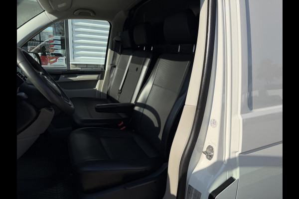 Volkswagen Transporter 2.0 TDI 115pk L1H1 Comfortline / euro 6 / bpm vrij / vaste prijs rijklaar € 11.950 ex btw / lease vanaf € 201 / airco / apple carplay / android auto / trekhaak / achteruit rijcamera !