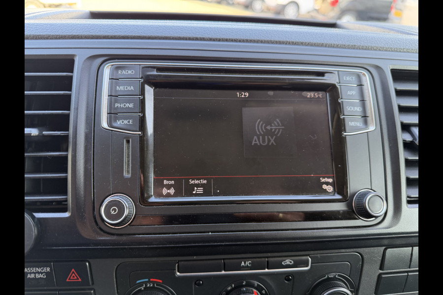 Volkswagen Transporter 2.0 TDI 115pk L1H1 Comfortline / euro 6 / bpm vrij / vaste prijs rijklaar € 11.950 ex btw / lease vanaf € 201 / airco / apple carplay / android auto / trekhaak / achteruit rijcamera !