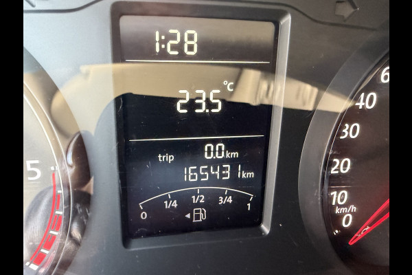 Volkswagen Transporter 2.0 TDI 115pk L1H1 Comfortline / euro 6 / bpm vrij / vaste prijs rijklaar € 11.950 ex btw / lease vanaf € 201 / airco / apple carplay / android auto / trekhaak / achteruit rijcamera !