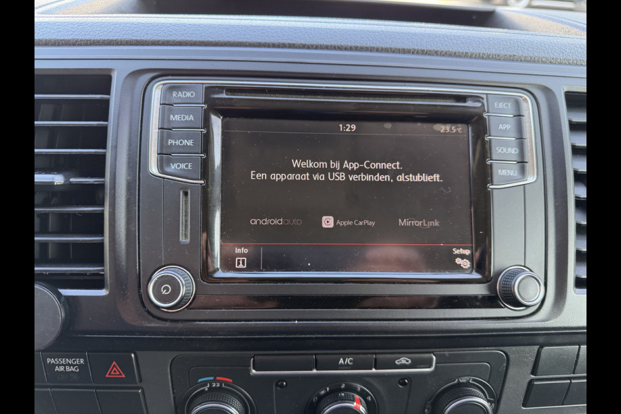 Volkswagen Transporter 2.0 TDI 115pk L1H1 Comfortline / euro 6 / bpm vrij / vaste prijs rijklaar € 11.950 ex btw / lease vanaf € 201 / airco / apple carplay / android auto / trekhaak / achteruit rijcamera !