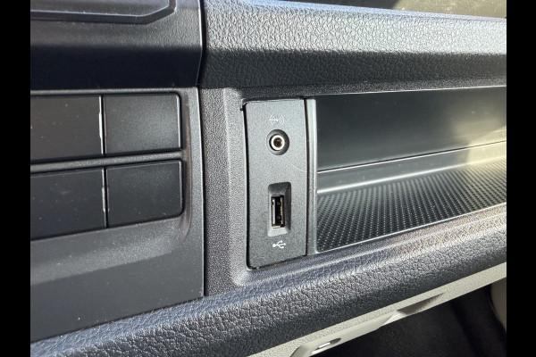 Volkswagen Transporter 2.0 TDI 115pk L1H1 Comfortline / euro 6 / bpm vrij / vaste prijs rijklaar € 11.950 ex btw / lease vanaf € 201 / airco / apple carplay / android auto / trekhaak / achteruit rijcamera !