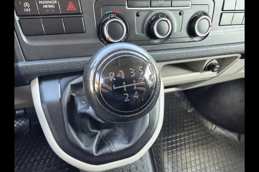 Volkswagen Transporter 2.0 TDI 115pk L1H1 Comfortline / euro 6 / bpm vrij / vaste prijs rijklaar € 11.950 ex btw / lease vanaf € 201 / airco / apple carplay / android auto / trekhaak / achteruit rijcamera !