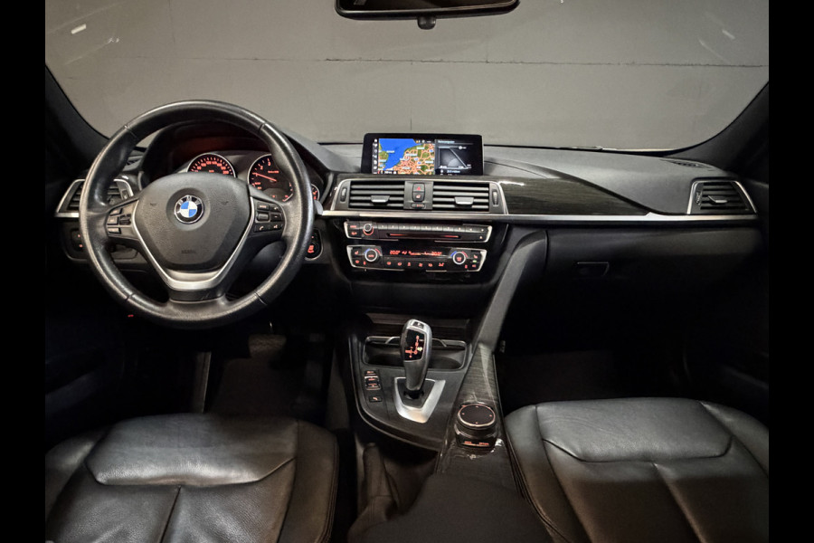 BMW 3 Serie Touring 318i High Executive Automaat | Leder | Stoelverwarming | Full LED | NL auto | NAP | Navi | PDC V+A