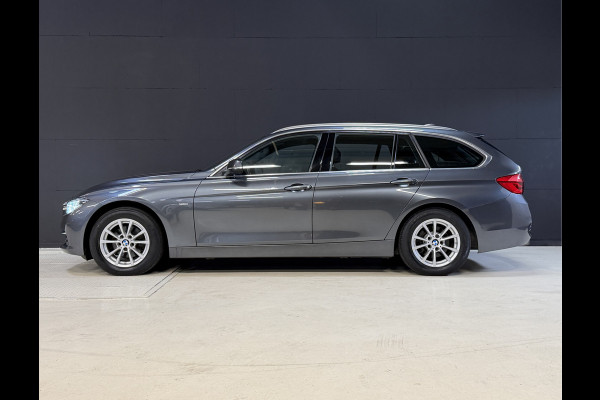 BMW 3 Serie Touring 318i High Executive Automaat | Leder | Stoelverwarming | Full LED | NL auto | NAP | Navi | PDC V+A