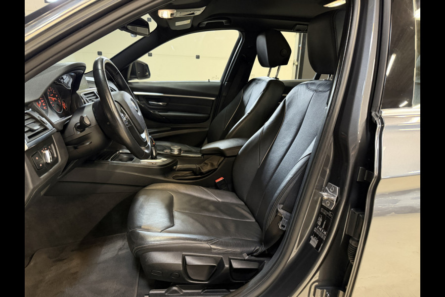 BMW 3 Serie Touring 318i High Executive Automaat | Leder | Stoelverwarming | Full LED | NL auto | NAP | Navi | PDC V+A