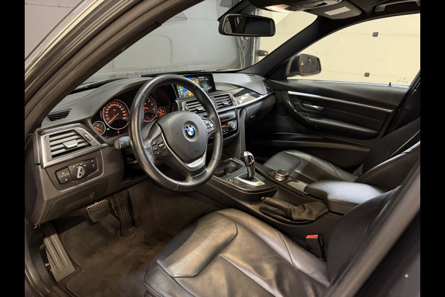BMW 3 Serie Touring 318i High Executive Automaat | Leder | Stoelverwarming | Full LED | NL auto | NAP | Navi | PDC V+A
