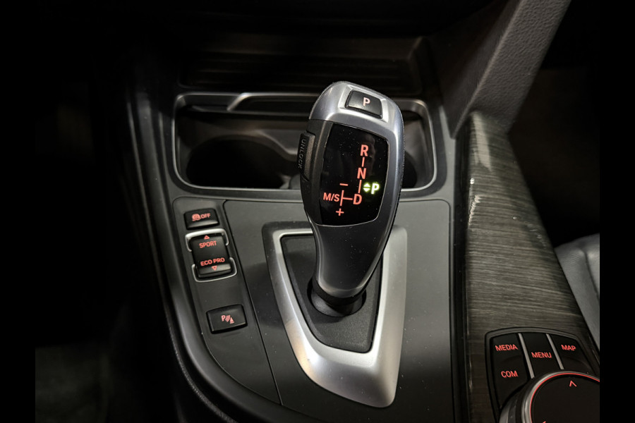 BMW 3 Serie Touring 318i High Executive Automaat | Leder | Stoelverwarming | Full LED | NL auto | NAP | Navi | PDC V+A