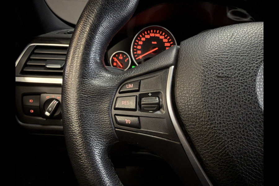 BMW 3 Serie Touring 318i High Executive Automaat | Leder | Stoelverwarming | Full LED | NL auto | NAP | Navi | PDC V+A