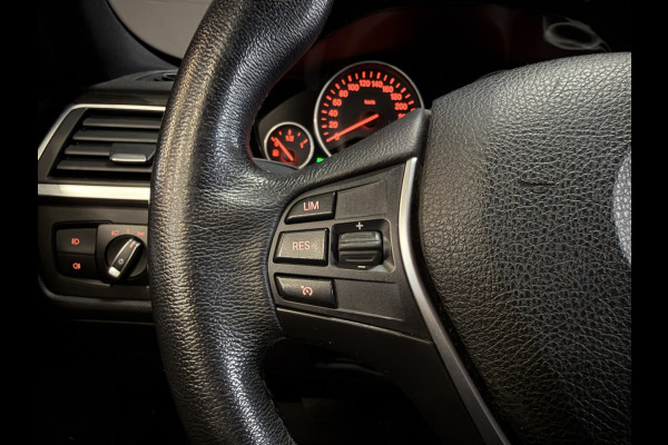 BMW 3 Serie Touring 318i High Executive Automaat | Leder | Stoelverwarming | Full LED | NL auto | NAP | Navi | PDC V+A