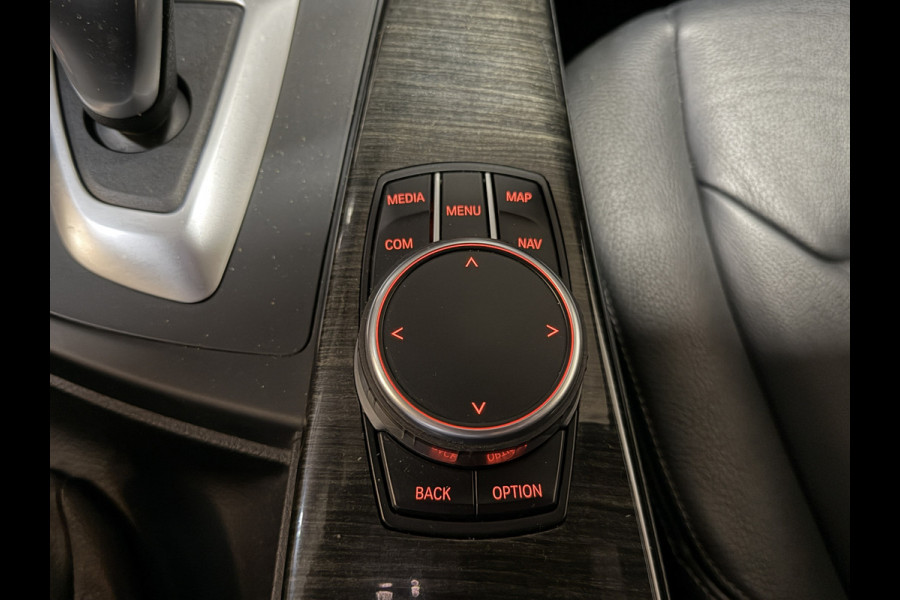 BMW 3 Serie Touring 318i High Executive Automaat | Leder | Stoelverwarming | Full LED | NL auto | NAP | Navi | PDC V+A