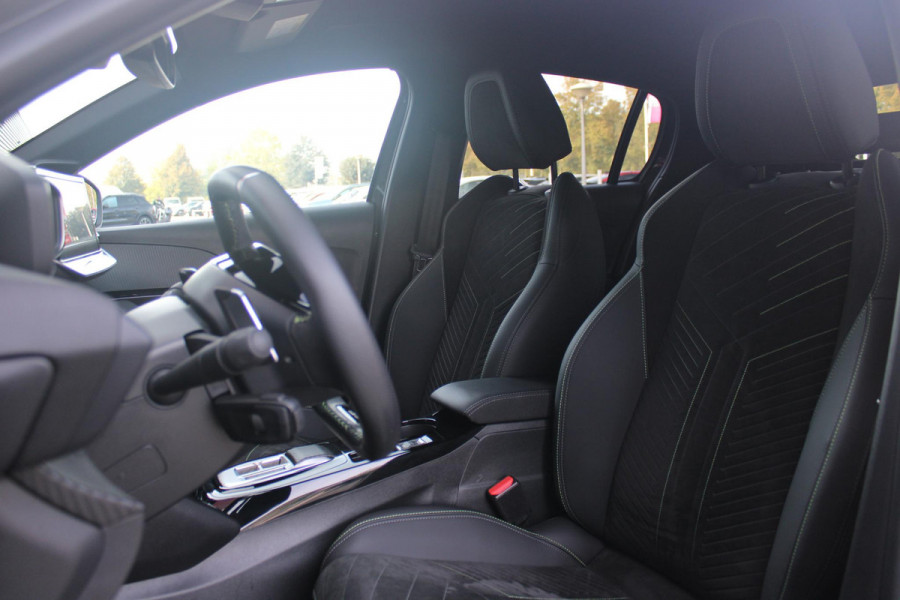 Peugeot 208 1.2 Hybrid 145PK AUTOMAAT GT PACK | ELEKTRISCH BEDIENBARE BESTUURDERSSTOEL MET MASSAGE FUNCTIE | ALCANTARA BEKLEDING | STOEL VERWARMING | CRUISE CONTROL | DAB+ RADIO | APPLE CARPLAY/ANDROID AUTO | FULL LED KOPLAMPEN | KEYLESS ENTRY/START | 17" LICHTMETALEN VELGEN | CLIMATE CONTROL | PARKEERSENSOREN VOOR + ACHTER | ACHTERUITRIJ CAMERA | SFEERVERLICHTING |