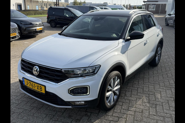 Volkswagen T-Roc 1.5 TSI Style | Trekhaak | Camera | Stoelverwarming | Cruise Control Adaptief