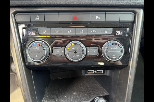 Volkswagen T-Roc 1.5 TSI Style | Trekhaak | Camera | Stoelverwarming | Cruise Control Adaptief
