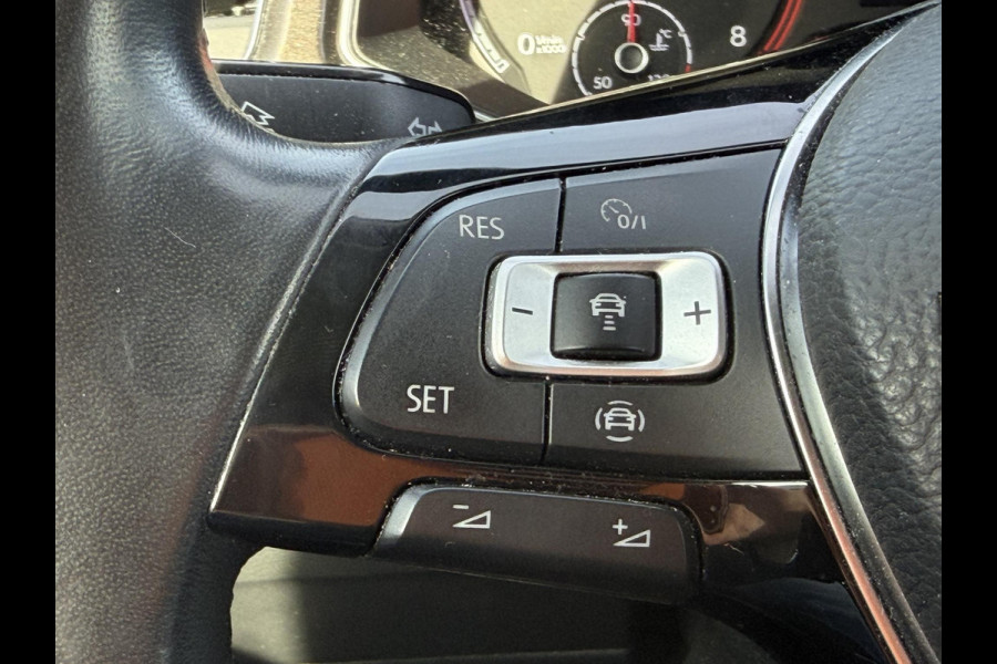 Volkswagen T-Roc 1.5 TSI Style | Trekhaak | Camera | Stoelverwarming | Cruise Control Adaptief