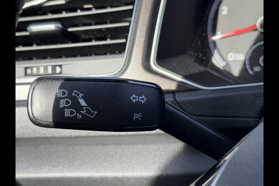 Volkswagen T-Roc 1.5 TSI Style | Trekhaak | Camera | Stoelverwarming | Cruise Control Adaptief