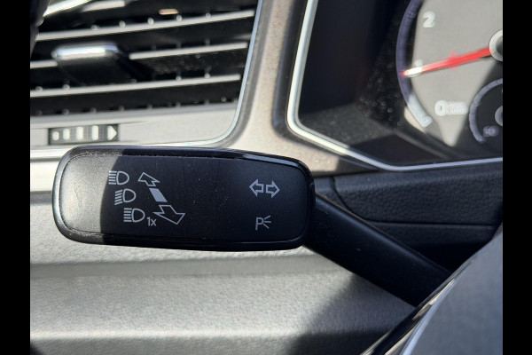 Volkswagen T-Roc 1.5 TSI Style | Trekhaak | Camera | Stoelverwarming | Cruise Control Adaptief
