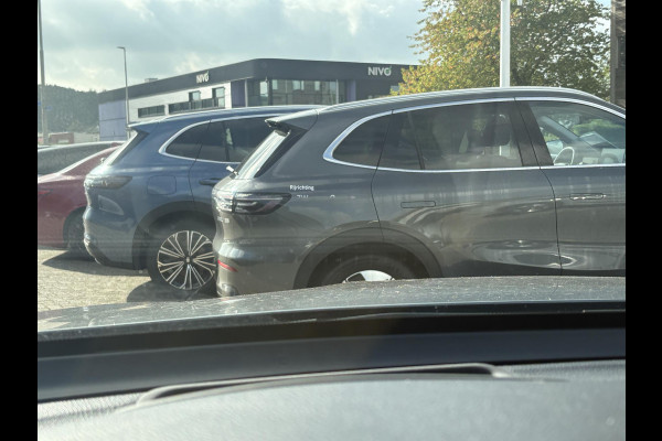 Mercedes-Benz GLC 350e 4MATIC Premium Plus | AMG Pakket | Trekhaak | Panoramadak | Elek. Verstelbare Stoelen | Luchtvering |