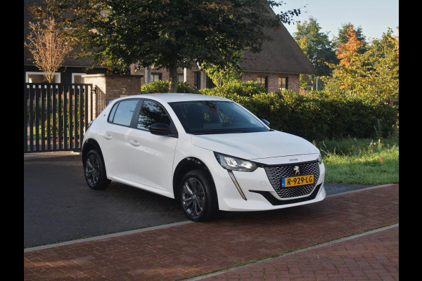 Peugeot e-208 EV Pack 50 kWh | Apple Carplay | Parkeersensoren | Navi | Cruise Control | NL-Auto |