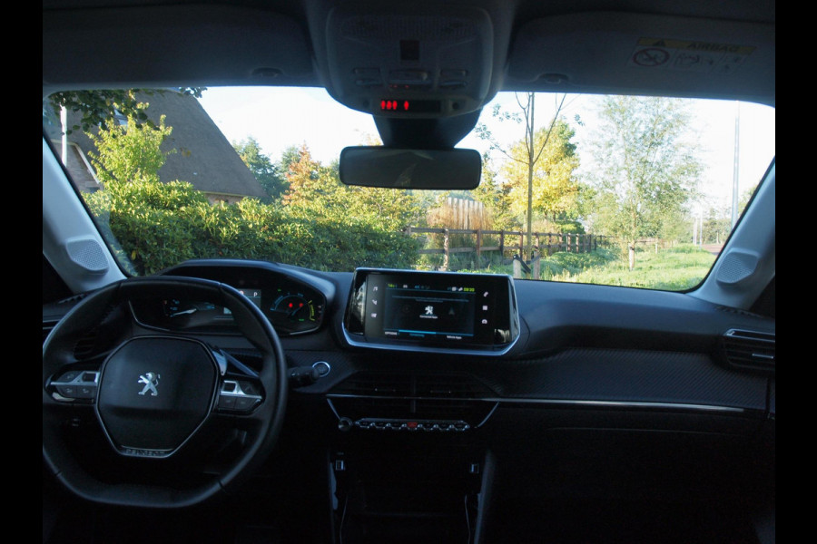 Peugeot e-208 EV Pack 50 kWh | Apple Carplay | Parkeersensoren | Navi | Cruise Control | NL-Auto |