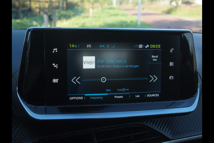 Peugeot e-208 EV Pack 50 kWh | Apple Carplay | Parkeersensoren | Navi | Cruise Control | NL-Auto |