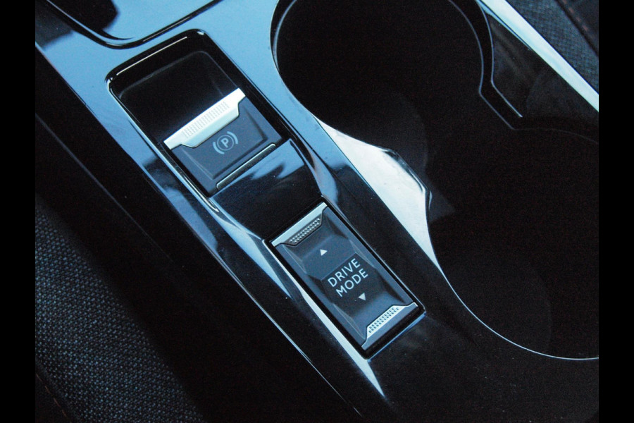 Peugeot e-208 EV Pack 50 kWh | Apple Carplay | Parkeersensoren | Navi | Cruise Control | NL-Auto |