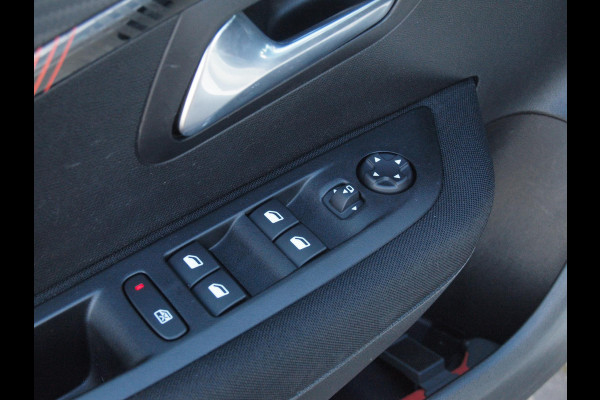 Peugeot e-208 EV Pack 50 kWh | Apple Carplay | Parkeersensoren | Navi | Cruise Control | NL-Auto |