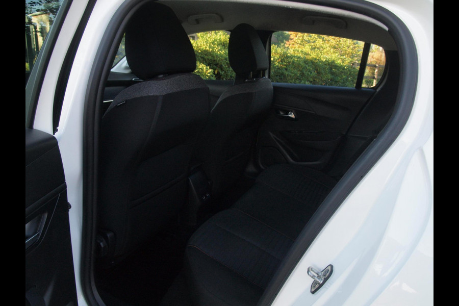 Peugeot e-208 EV Pack 50 kWh | Apple Carplay | Parkeersensoren | Navi | Cruise Control | NL-Auto |