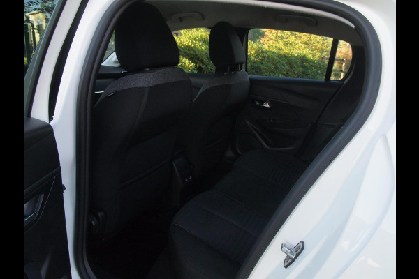 Peugeot e-208 EV Pack 50 kWh | Apple Carplay | Parkeersensoren | Navi | Cruise Control | NL-Auto |