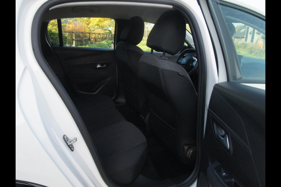 Peugeot e-208 EV Pack 50 kWh | Apple Carplay | Parkeersensoren | Navi | Cruise Control | NL-Auto |
