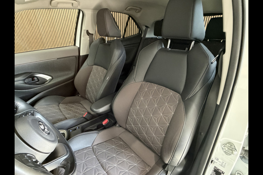 Toyota Yaris Cross 1.5 Hybrid Executive | Navi | ACC | Dodehoek | Stoel & Stuurverwarming | 18" | Carplay 100% Toyota Dealer onderhouden!