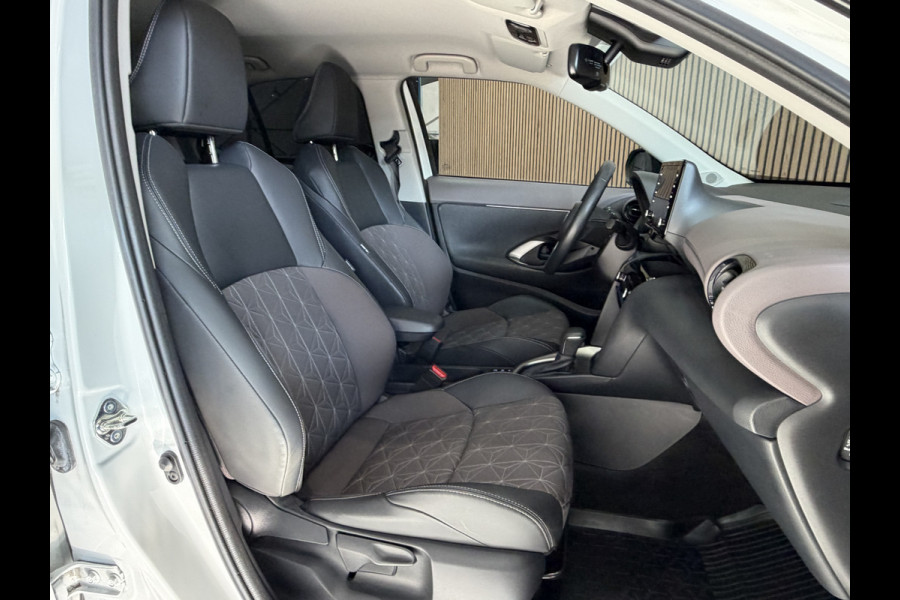 Toyota Yaris Cross 1.5 Hybrid Executive | Navi | ACC | Dodehoek | Stoel & Stuurverwarming | 18" | Carplay 100% Toyota Dealer onderhouden!