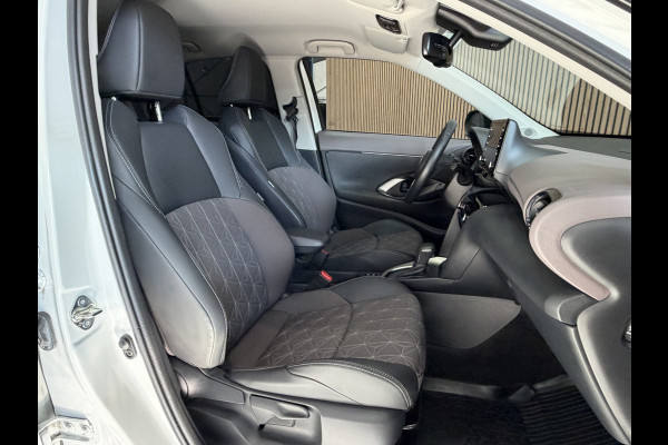 Toyota Yaris Cross 1.5 Hybrid Executive | Navi | ACC | Dodehoek | Stoel & Stuurverwarming | 18" | Carplay 100% Toyota Dealer onderhouden!
