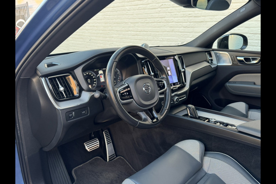Volvo XC60 2.0 B4 Business R -Line Pro Panodak Volleder Adaptive Cruise Carplay Trekhaak Camera All-Seasonbanden Memory Stoelen