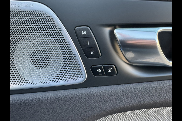 Volvo XC60 2.0 B4 Business R -Line Pro Panodak Volleder Adaptive Cruise Carplay Trekhaak Camera All-Seasonbanden Memory Stoelen