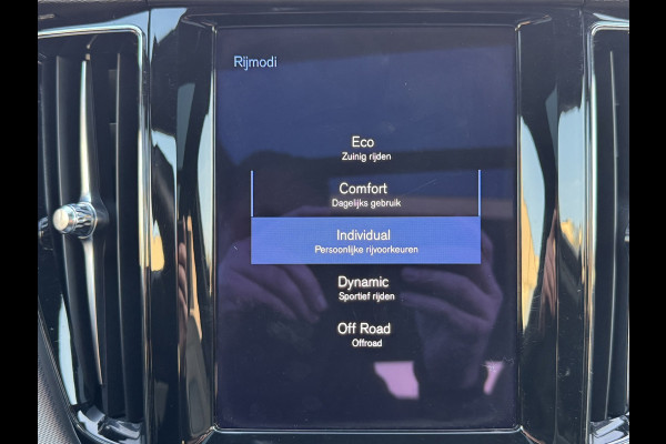 Volvo XC60 2.0 B4 Business R -Line Pro Panodak Volleder Adaptive Cruise Carplay Trekhaak Camera All-Seasonbanden Memory Stoelen
