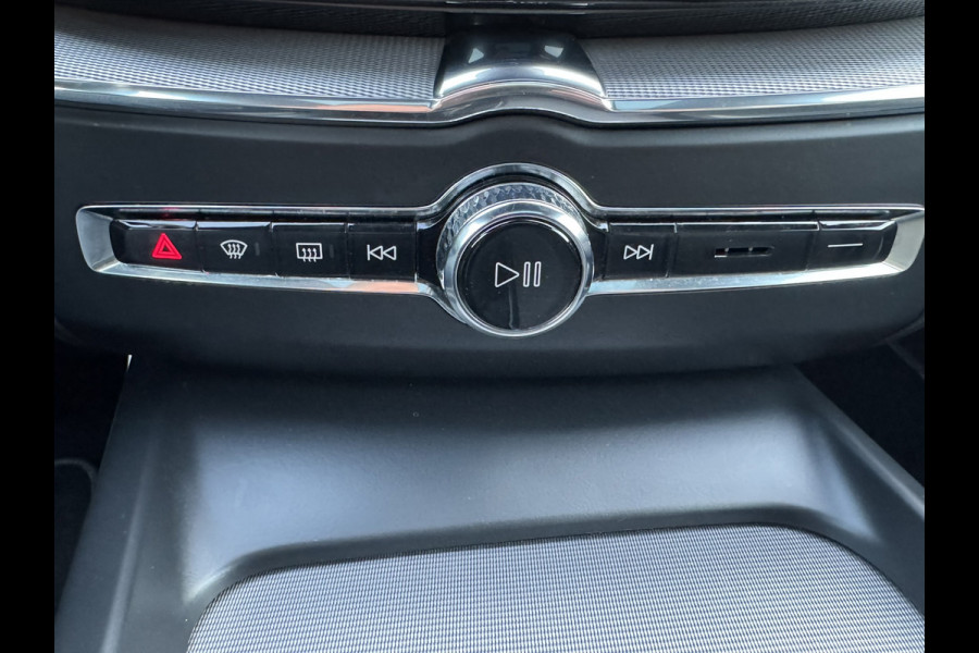Volvo XC60 2.0 B4 Business R -Line Pro Panodak Volleder Adaptive Cruise Carplay Trekhaak Camera All-Seasonbanden Memory Stoelen