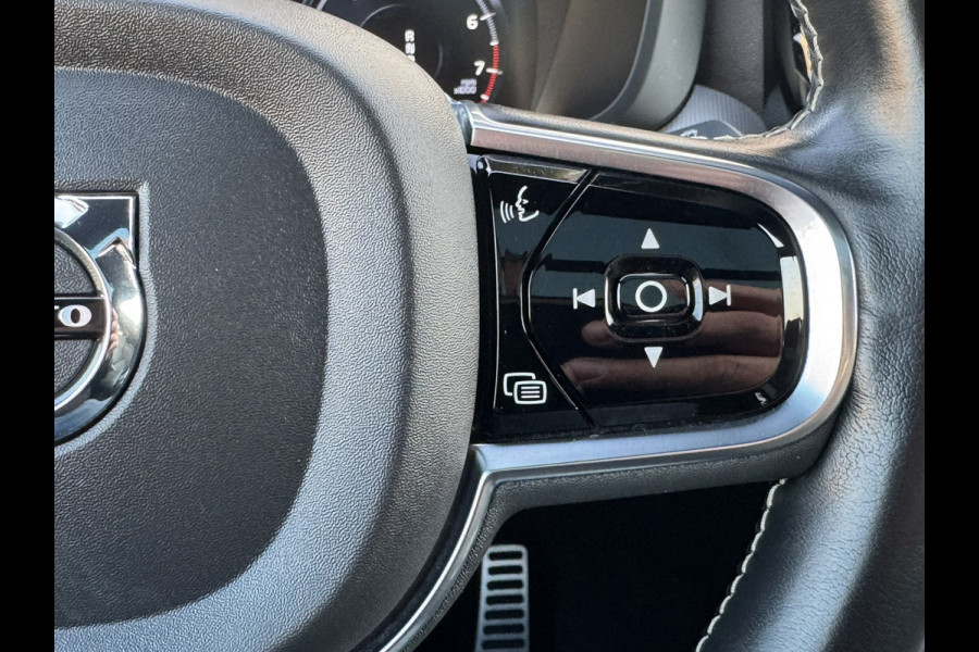 Volvo XC60 2.0 B4 Business R -Line Pro Panodak Volleder Adaptive Cruise Carplay Trekhaak Camera All-Seasonbanden Memory Stoelen