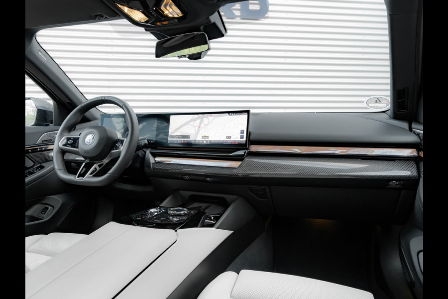 BMW i5 Touring xDrive40 M-Sport Pro - Full-Option - Adaptief M Onderstel Prof
