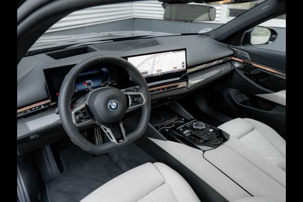 BMW i5 Touring xDrive40 M-Sport Pro - Full-Option - Adaptief M Onderstel Prof