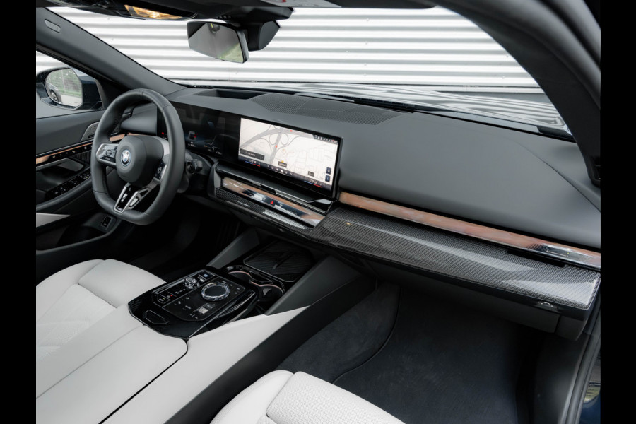 BMW i5 Touring xDrive40 M-Sport Pro - Full-Option - Adaptief M Onderstel Prof