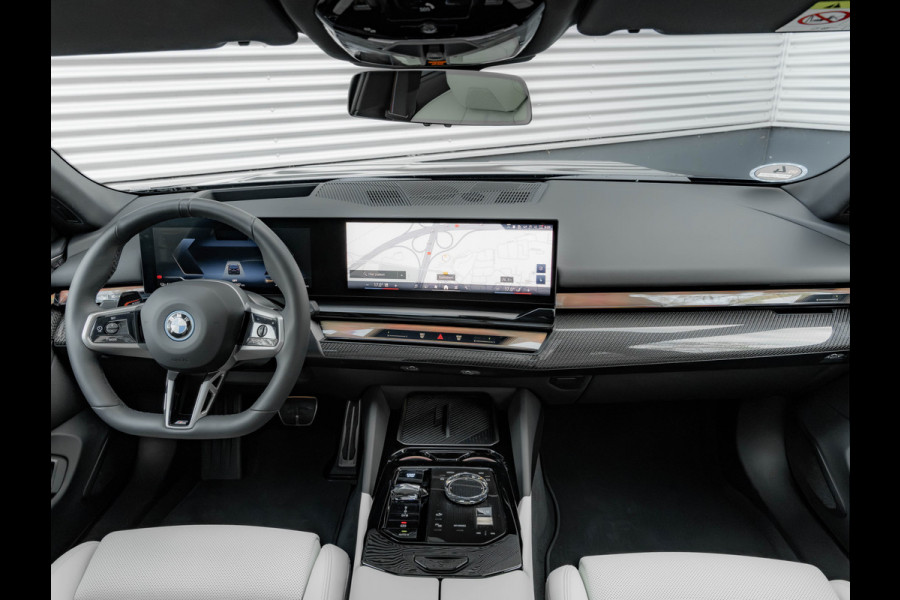 BMW i5 Touring xDrive40 M-Sport Pro - Full-Option - Adaptief M Onderstel Prof
