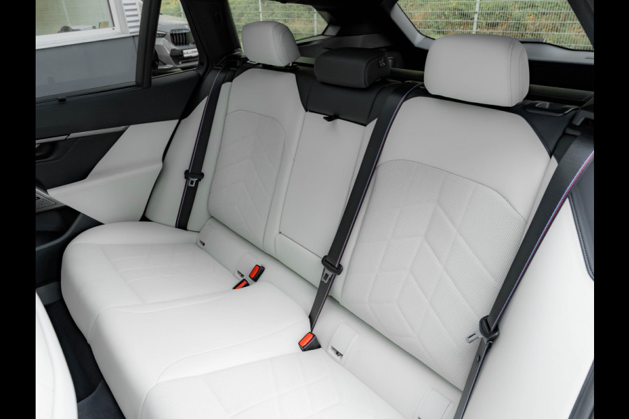 BMW i5 Touring xDrive40 M-Sport Pro - Full-Option - Adaptief M Onderstel Prof
