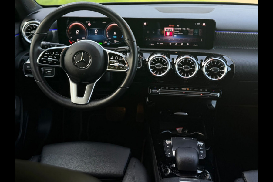 Mercedes-Benz A-Klasse 250 e Business Solution Luxury Limited, lederen sportint. Sfeerverlichting, camera, 1 e eigenaar, NL auto